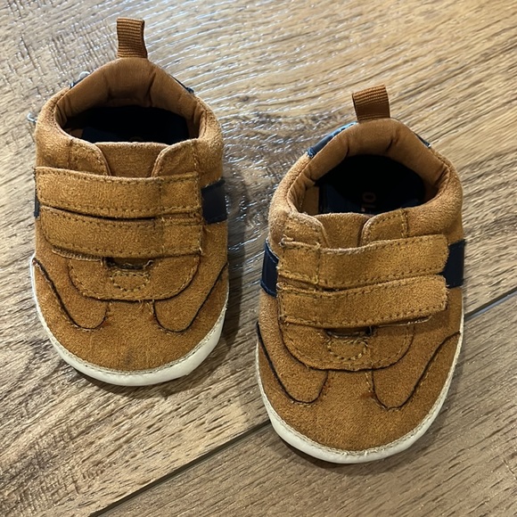 Lot of Old Navy Shoes + Hat - Picture 4 of 8